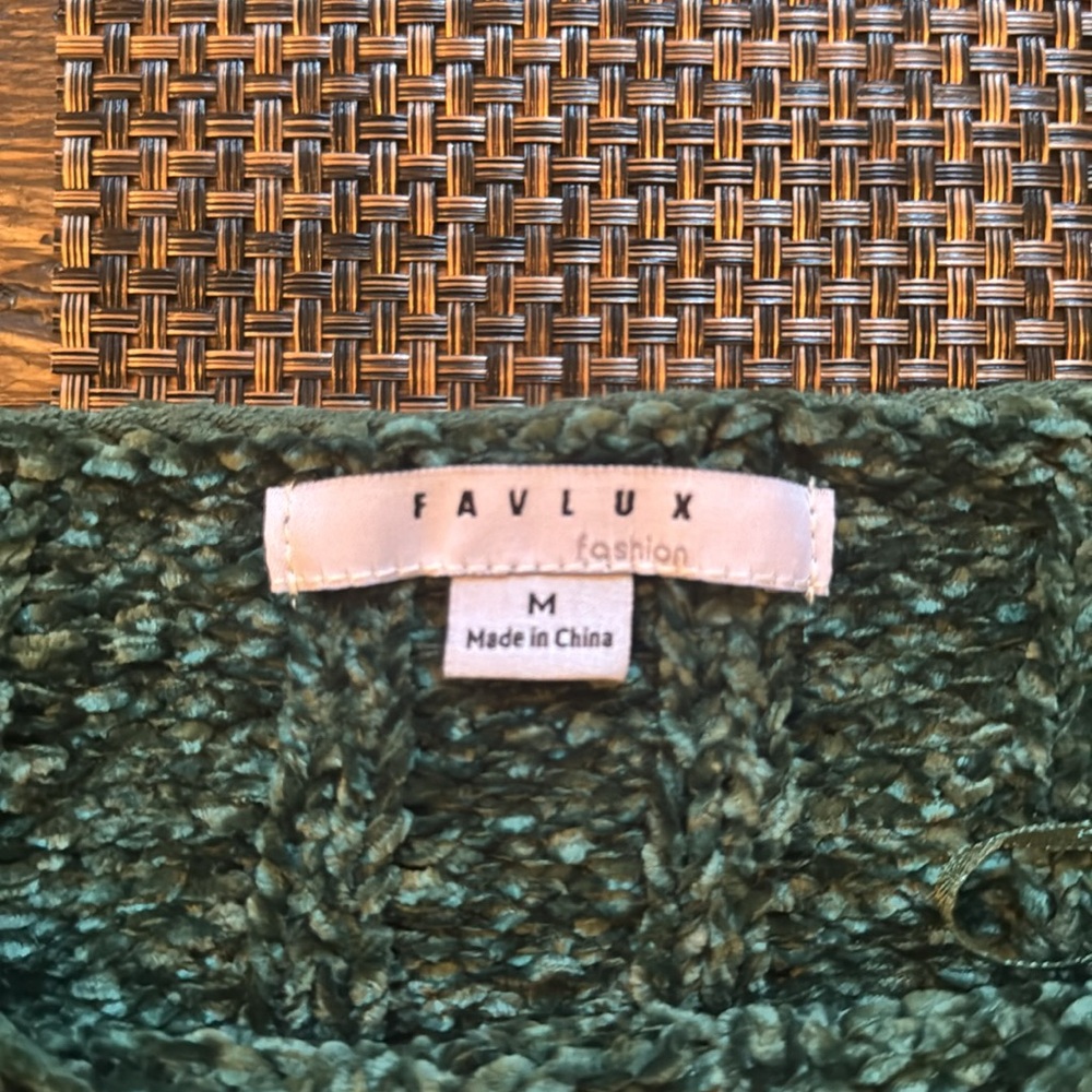 New Sweater Crop - Picture 2 of 2